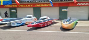 Premieră: maşina care va fi condusă de studenţi şi alimentată doar cu energie solară a ajuns la competiția World Solar Challenge (WSC), în Australia. 