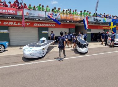 “Premieră: maşina care va fi condusă de studenţi şi alimentată doar cu energie solară a ajuns la competiția World Solar Challenge (WSC), în Australia.