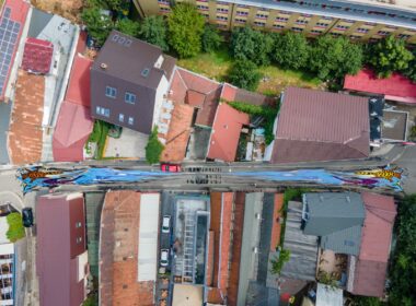Acesta este derulat ca urmare a obținerii unui grant Bloomberg Philanthropies, prin care arta stradală este utilizată pentru a revitaliza spațiul public.