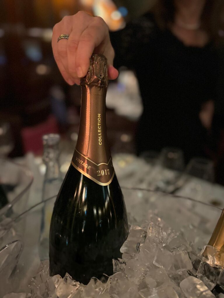 Carassia 2017 Vintage, produs la crama din satul Carastelec, a depășit, anul acesta, la Campionatul Mondial de Șampanie și Vinuri Spumante (CSWWC) vinuri din celebrele regiuni Champagne, Trento și Franciacorta.