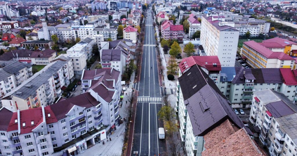 Am redeschis circulației str. Andrei Mureșanu, din Bistrița, acolo unde a fost turnat ultimul strat de asfalt și au fost realizate marcajele definitive.