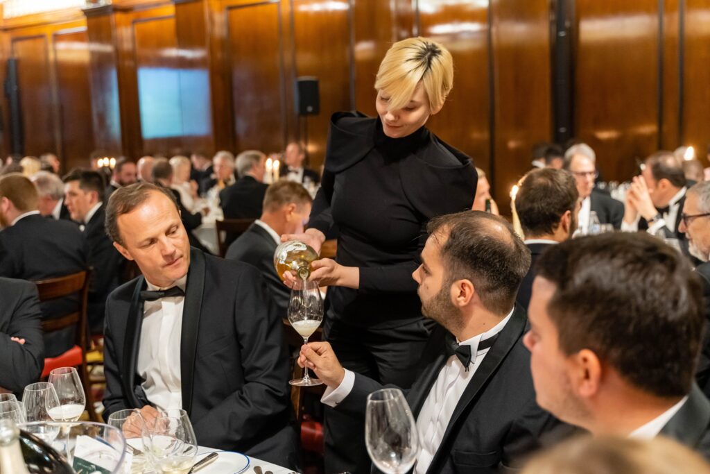 Carassia 2017 Vintage, produs la crama din satul Carastelec, a depășit, anul acesta, la Campionatul Mondial de Șampanie și Vinuri Spumante (CSWWC) vinuri din celebrele regiuni Champagne, Trento și Franciacorta.