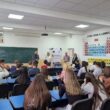 Ce reprezintă antreprenoriatul, ce calități trebuie să aibă un antreprenor sau care sunt temerile și provocările acestuia – au fost doar câteva dintre subiectele abordate la clasă de administratorii câtorva companii maramureșene care au acceptat provocarea proiectului ”Învață de la antreprenori” și, voluntar, au pășit în sălile de curs dornici să interacționeze cu viitoarele generații
