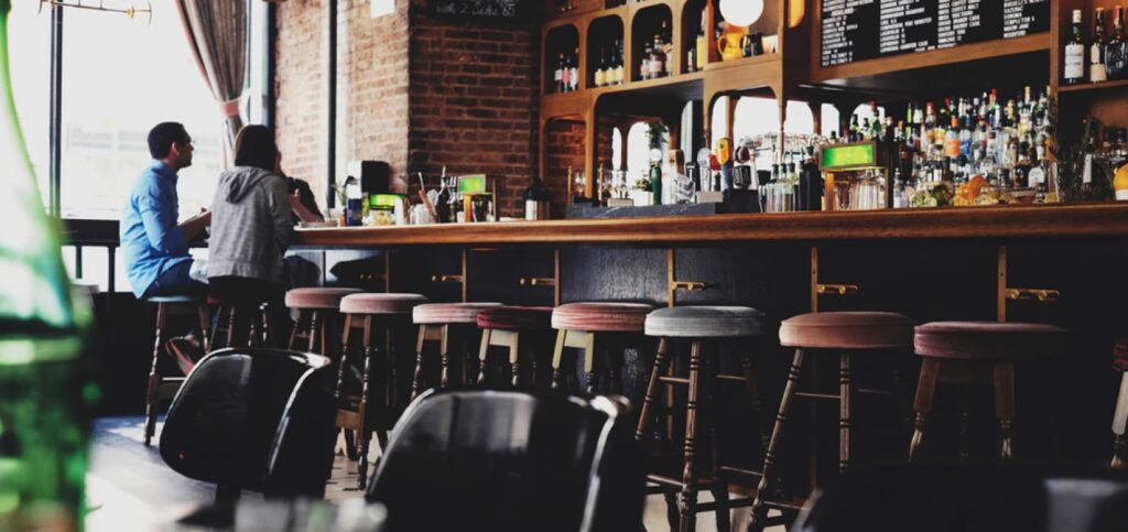 Aplicațiile Bookingham & UP! by UnitPay Systems se aliază pentru a le oferi restaurantelor o soluție complexă de meniu digital. 