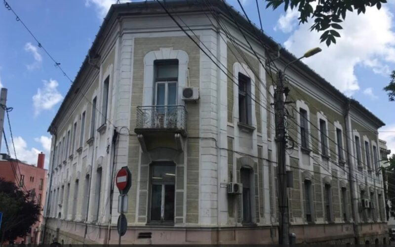 Suntem în grafic cu lucrările de reabilitare și modernizare a clădirii istorice denumite Farmacia B, aparținând Universității de Medicină și Farmacie Iuliu Hațieganu (UMFIH) Cluj, care va fi transformată în Centrul de Cercetare privind Dezvoltarea Medicamentului (CCDM).