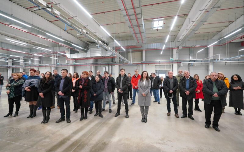 Alături de echipa Weidmuller Interface România (WIR) și de Angela Șandor, director general al companiei, am luat parte la evenimentul de inaugurare a noilor hale de producție ale grupului Weidmüller.