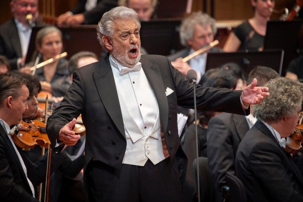 Legendarul cântăreț de operă Placido Domingo, unul dintre cei mai mari tenori din istoria omenirii, va susține, în februarie 2024, două concerte extraordinare în România.