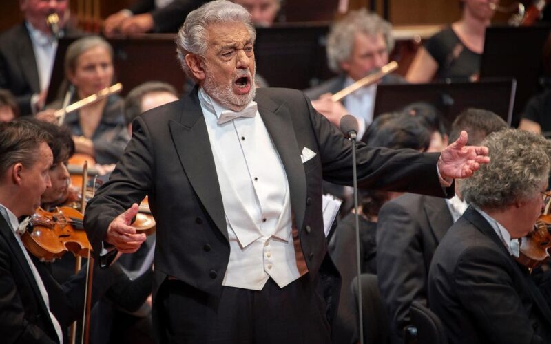 Legendarul cântăreț de operă Placido Domingo, unul dintre cei mai mari tenori din istoria omenirii, va susține, în februarie 2024, două concerte extraordinare în România.