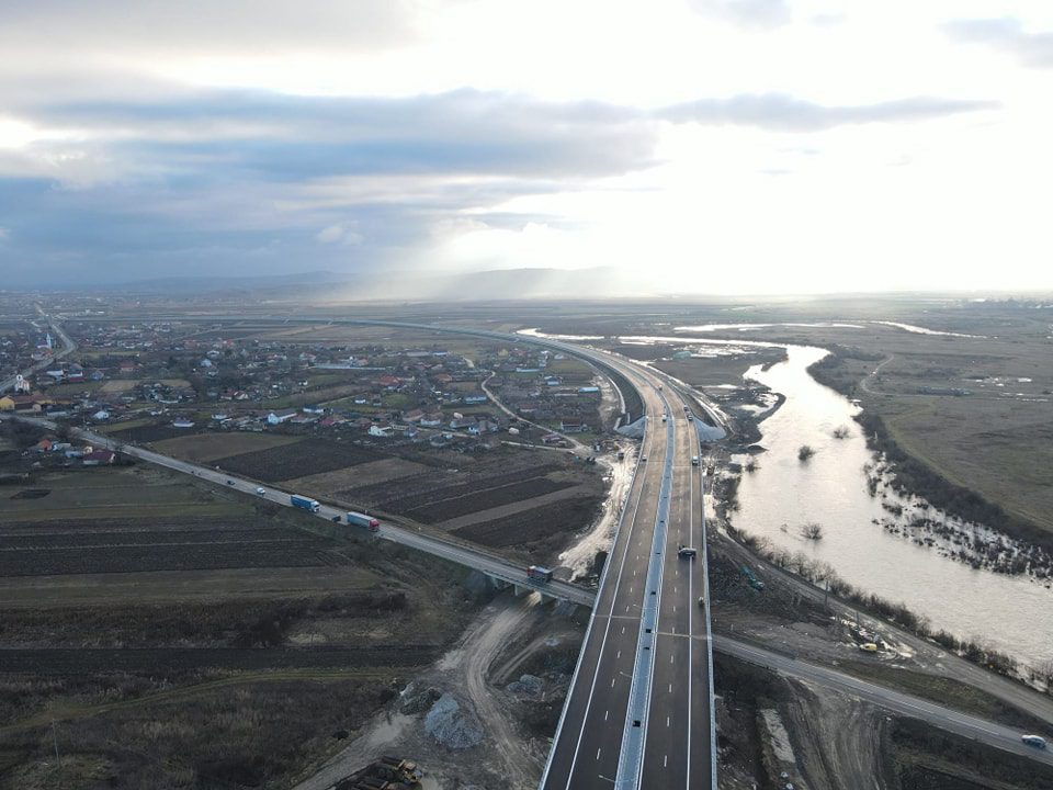 Cei 15,7 km ai acestui sector din A3 permit de acum legătura pe autostradă între municipiul Târgu Mureș și municipiile Cluj-Napoca (nodul Gilău), Turda, Sebeș, Sibiu, Deva.