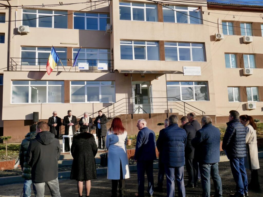 Președintele Autorității Naționale Sanitare Veterinare şi pentru Siguranța Alimentelor (ANSVSA), Alexandru Bociu, și vicepreședintele Ioan Oleleu au inaugurat oficial laboratorul modernizat din Zalău.