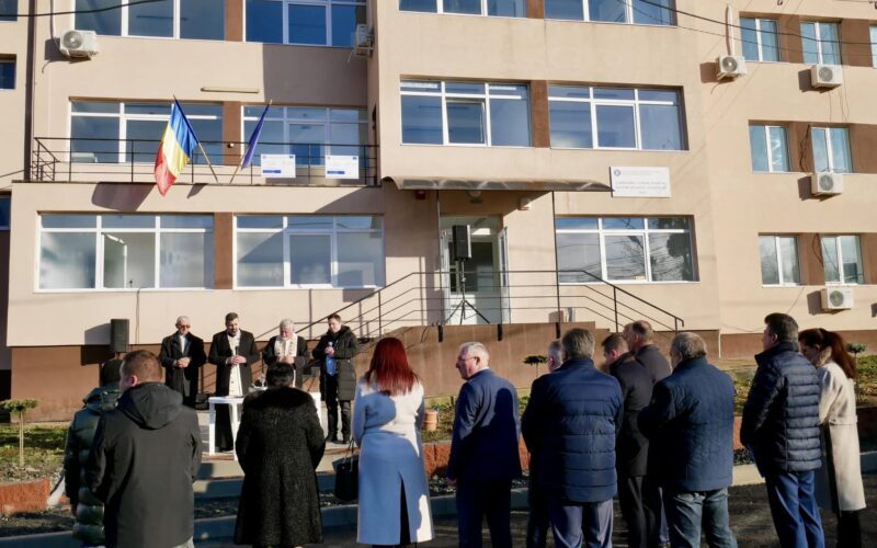 Președintele Autorității Naționale Sanitare Veterinare şi pentru Siguranța Alimentelor (ANSVSA), Alexandru Bociu, și vicepreședintele Ioan Oleleu au inaugurat oficial laboratorul modernizat din Zalău.