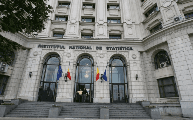 Angajații Direcției Județene de Statistică (DJS) au decis să își întrerupă activitatea, din 11 septembrie, după două săptămâni de proteste faţă de nivelul “inferior, discriminatoriu, de salarizare al personalului”.