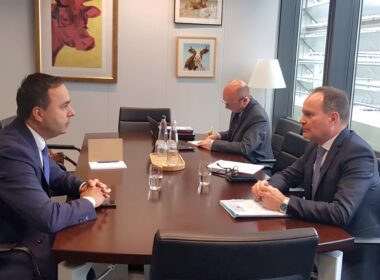 Secretarul de stat Ovidiu Cîmpean a avut întâlniri cu reprezentanți ai Comisiei Europene (CE) pentru a prezenta stadiul implementării în România a Misiunii “100 de orașe inteligente și neutre din punct de vedere climatic până în 2030”.