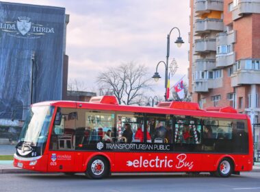 Societatea Transport Urban Public (TUP) a marcat patru ani de activitate, în decembrie intrând în circulație primele 20 de autobuze electrice, cu  transformarea Turzii într-un exemplu de transport urban durabil și eficient.