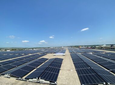 Compania de inginerie și tehnologie Simtel a finalizat, pentru Grunman Energy, cea mai mare centrală electrică fotovoltaică instalată pe acoperișul unei singure clădiri din România: centrul logistic Dedeman Turda.