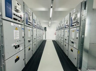 Societatea Energetică Electrica (SEE) București a anunțat că două dintre filialele sale au realizat contracte, la prețul de 450 lei/MWh, prin Mecanismul de Achiziție Centralizată de Energie Electrică (MACEE).