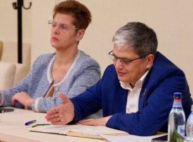 Pentru identificarea de îmbunătățiri care să asigure sinergia platformelor de facturare furnizate de companiile ce oferă servicii de contabilitate cu sistemul e-Factura, experții MF au invitat reprezentanții lor să colaboreze pentru a optimiza soluțiile tehnice, astfel încât adaptarea la sistem să fie cât mai fluidă și eficientă.