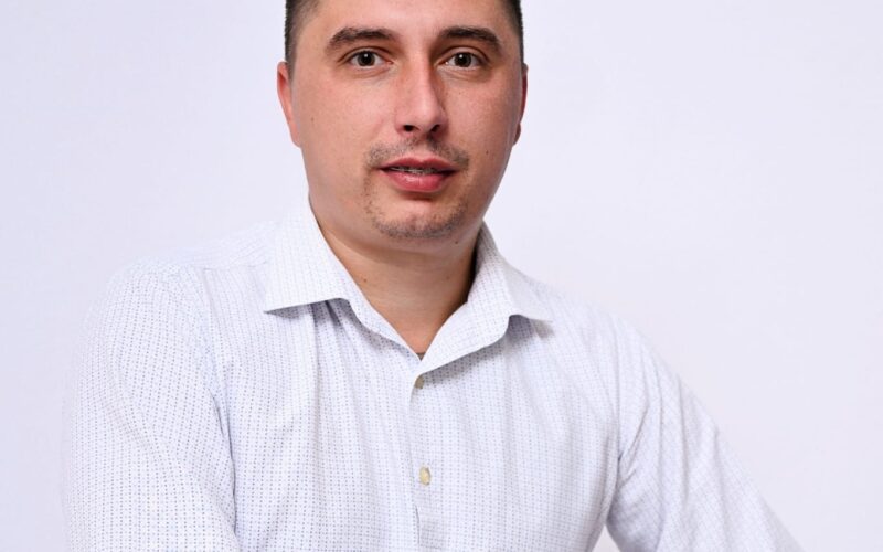 Imobiliare 360 este o agenție specializată în vizionări de proprietăți de la distanță cu ajutorul ochelarilor de realitate augmentată și a tehnologiei avansate. Prin inteligența artificială sunt create tururi virtuale detaliate, în special pentru persoanele aflate în străinătate.