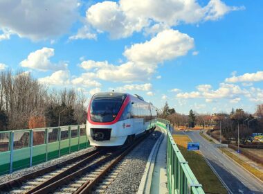Transferoviar Călători  Cluj (TFC) va introduce, din martie, curse de tren pe ruta Aeroportul Internațional Henri Coandă (AIHC) Otopeni – Ruse (Bulgaria), cu oprire în Gara de Nord (București) și Giurgiu