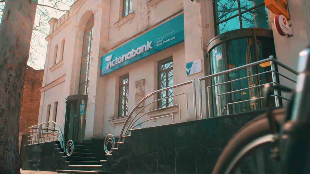 Victoriabank, deținută de Banca Transilvania (BT) Cluj, a cumpărat integral acțiunile deținute de Banca Comercială Română în filiala sa din Chișinău.