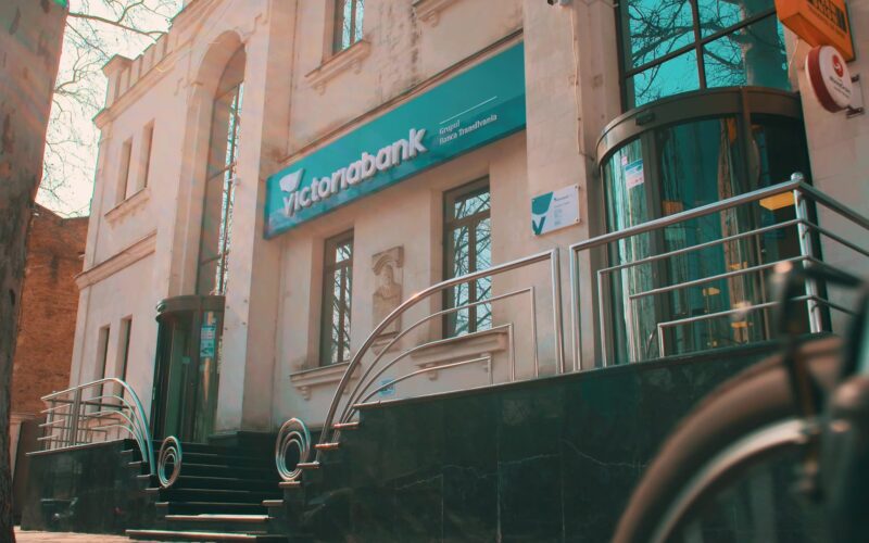 Victoriabank, deținută de Banca Transilvania (BT) Cluj, a cumpărat integral acțiunile deținute de Banca Comercială Română în filiala sa din Chișinău.