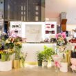 În Iulius Mall Cluj, unde are loc Târgul de Valentine's Day, recent s-a inaugurat și florăria Avenue Des Roses, care propune aranjamente premium și o varietate de flori de unde poți alege. 