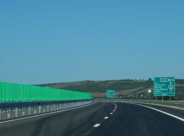 Șimleul urmează să fie conectat la A3 pe Drumul Național 1H, prin viitorul nod de la Crasna (traseu de 17 km), iar Jiboul, pe Drumul Expres (DEx 4) prin nodul de la Românași (rută de 20 km).