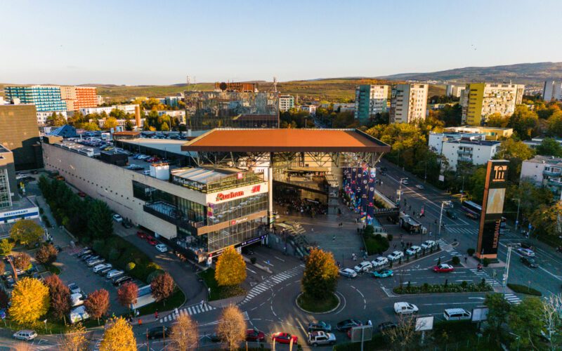 Paleta de servicii din Iulius Mall continuă să se diversifice, punând la dispoziție și mai multe facilități, de curând fiind inaugurată spălătoria de mașini Eco Wash.