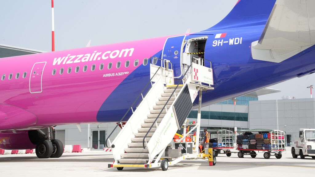 Aeroporturile din Cluj-Napoca, Timișoara sau Târgu-Mureș vor fi private de curse efectuate până acum de către operatorii Wizz Air (Ungaria) și Lufthansa Airlines (Germania),