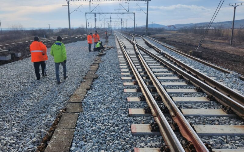 În Regionala SRCF Cluj sunt lucrări de tip Quick Wins finalizate pe 19 km de cale ferată, pe tronsoanele Apahida – Baia Mare – Războieni – Episcopia Bihor, unde viteza maximă va crește până la 100 km/h.