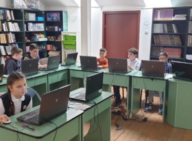 Obiectivele HUB, finanțat prin Planul Național de Redresare și Reziliență, sunt renovarea, modernizarea și dotarea cu echipamente IT și tehnice a bibliotecilor din Dobrin, Gâlgău și Șamșud;