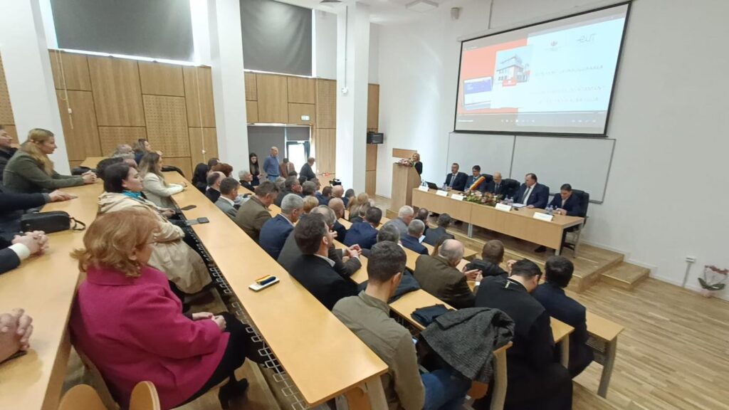 Am avut plăcerea să particip la inaugurarea noii clădiri din cadrul Extensiei Universitare Alba Iulia a Universității Tehnice din Cluj- Napoca. Această nouă clădire se adaugă celorlalte două clădiri existente deja la Extensia Alba Iulia a UTCN, formând în acest fel un campus universitar modern, care se integrează perfect în peisajul universitar albaiulian, și care răspunde cererii crescânde de locuri la cele trei programe de studii de licență derulate la Alba Iulia: Sisteme şi Echipamente Termice, Tehnologia Construcțiilor de Mașini şi Ingineria Economică Industrială și la cele două programe de masterat: Tehnologii avansate de fabricație și Fiabilitatea și mentenanța sistemelor mecanice. Implicarea UTCN în dezvoltarea economică și socială a municipiului Alba Iulia s-a dovedit a fi una fructuoasă, existența acestor specialități formând generații de specialiști în domeniile științei și tehnologiei. Totodată, existența acestor specializări în municipiul nostru, oferă oportunități tinerilor de a studia, iar apoi de a se angaja în Alba Iulia la companiile de profil, care sunt în căutare de specialiști. Mulțumesc pentru invitația la eveniment domnului rector al UTCN, domnul Vasile Țopa și îl felicit pentru implicarea în dezvoltarea Extensiei Universitare Alba Iulia a Universității Tehnice din Cluj-Napoca.