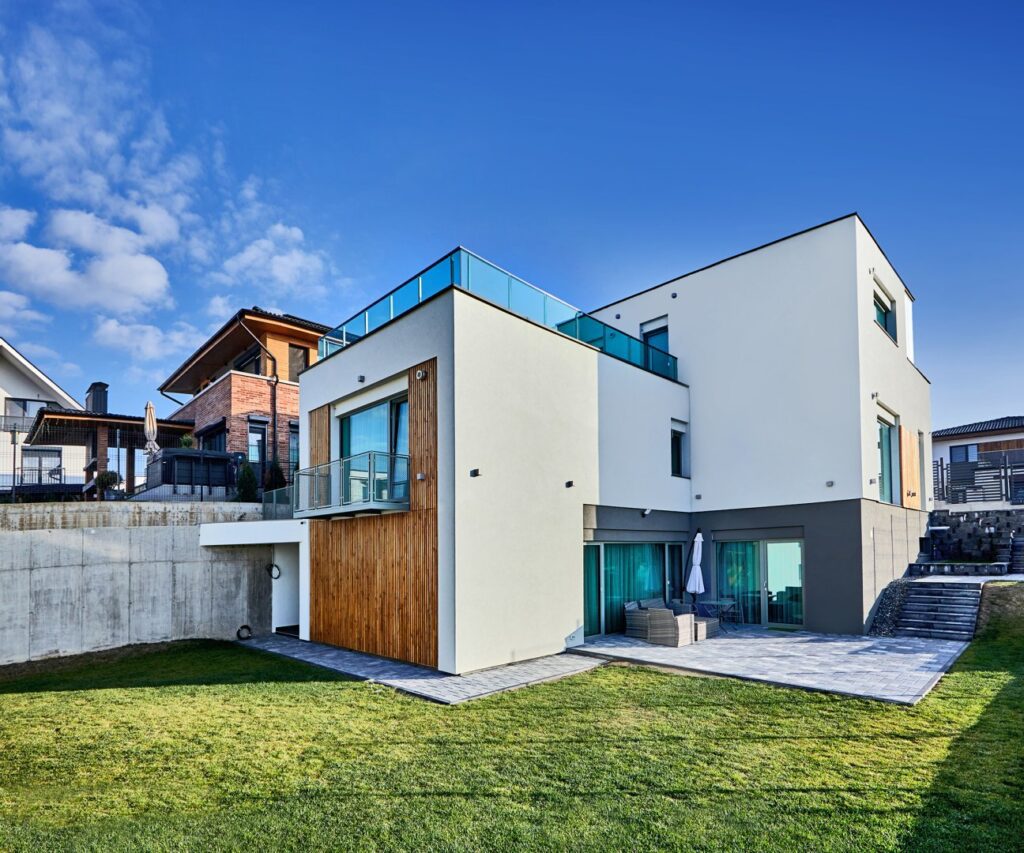 Casa Tirău, din Cluj-Napoca, participă la concursul Life Challenge 2024, unde sunt premiate cele mai spectaculoase fațade Baumit din Europa.