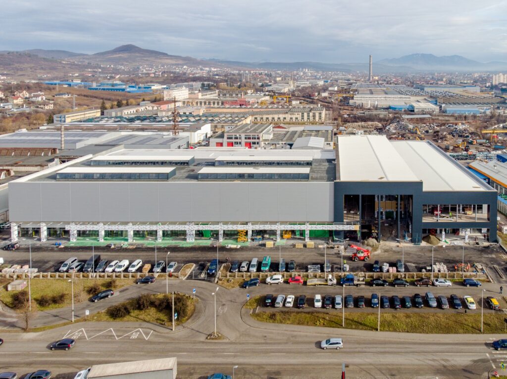 Lucrările la edificarea OK Shopping Center se află în stadiu avansat, a anunțat dezvoltatorul proiectului, Consult Imobil Bistrița (CIB).