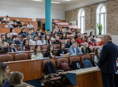 Facultatea de Business Cluj-Napoca (FBC), din cadrul Universității Babeș-Bolyai, aniversează în acest an trei decenii de excelență în domeniul educației antreprenoriale și de business.