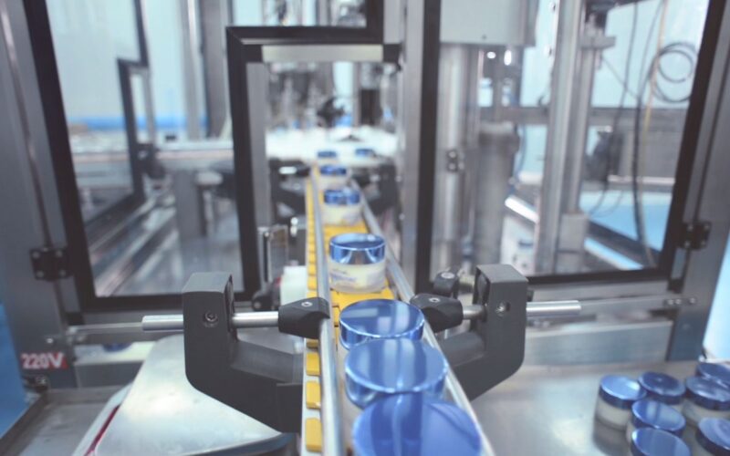Investițiile în automatizare vizează procesul de preparare și liniile de ambalare | Foto: Farmec