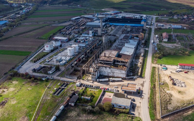 Acum finalizăm prorcedura de achiziție a unui teren tocmai pentru implementarea unui proiect pe fonduri europene – construirea unui parc de specializare inteligentă (parc industrial) în orașul nostru.