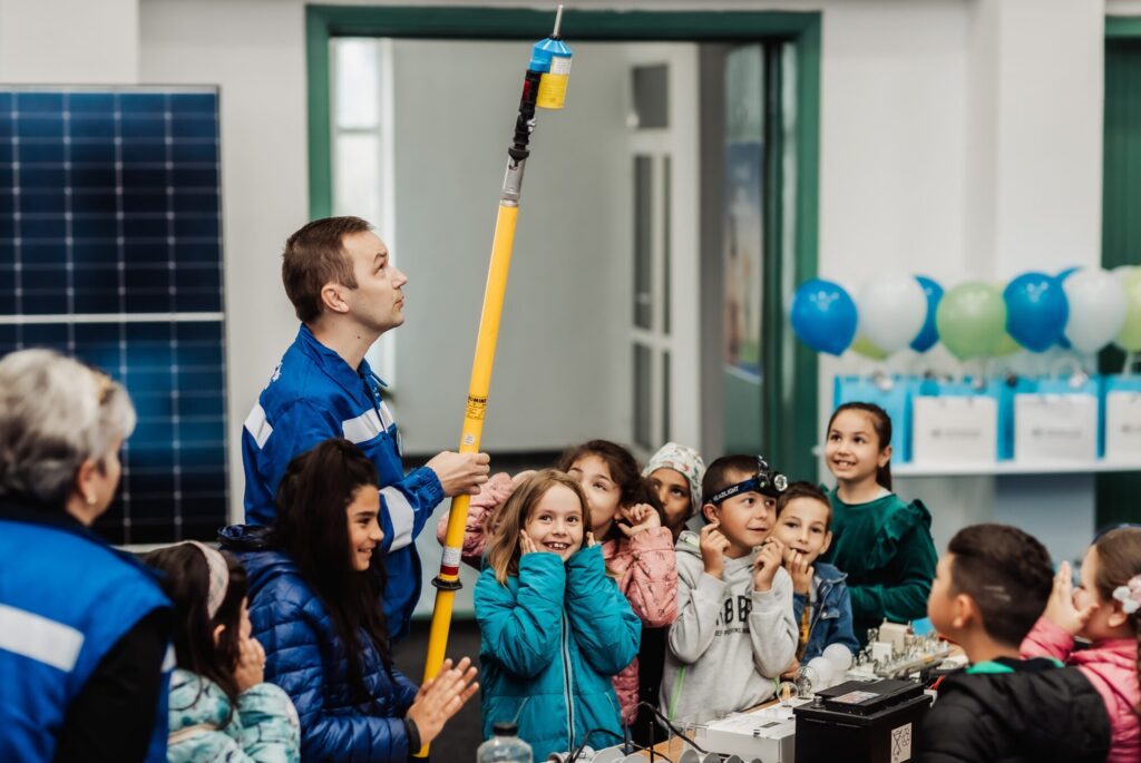 Distribuție Energie Electrică România (DEER) Cluj, cel mai mare distribuitor național de profil, a organizat proiectul educativ “Școala Altfel cu Micul Energetician”, proiect care face parte din campania sa educativă.