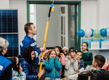 Distribuție Energie Electrică România (DEER) Cluj, cel mai mare distribuitor național de profil, a organizat proiectul educativ “Școala Altfel cu Micul Energetician”, proiect care face parte din campania sa educativă.