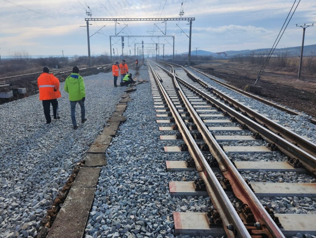 Consiliul Județean (CJ) a decis să intre în parteneriat cu Primăria Cluj-Napoca (PCN) și șapte comune învecinate pentru realizarea trenului metropolitan.