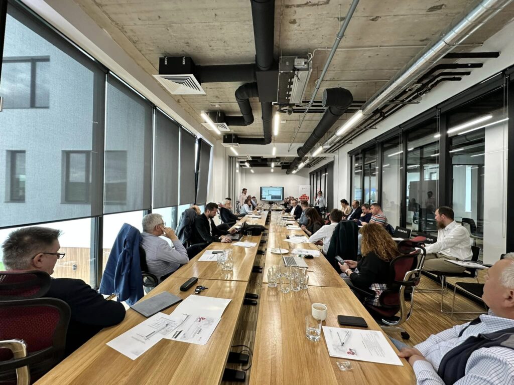 Membrii Clusterului Mobilier Transilvan (CMT) s-au întâlnit la CEM pentru Adunarea Generală, definitivând, cu acest prilej, noua conducere a organizației.