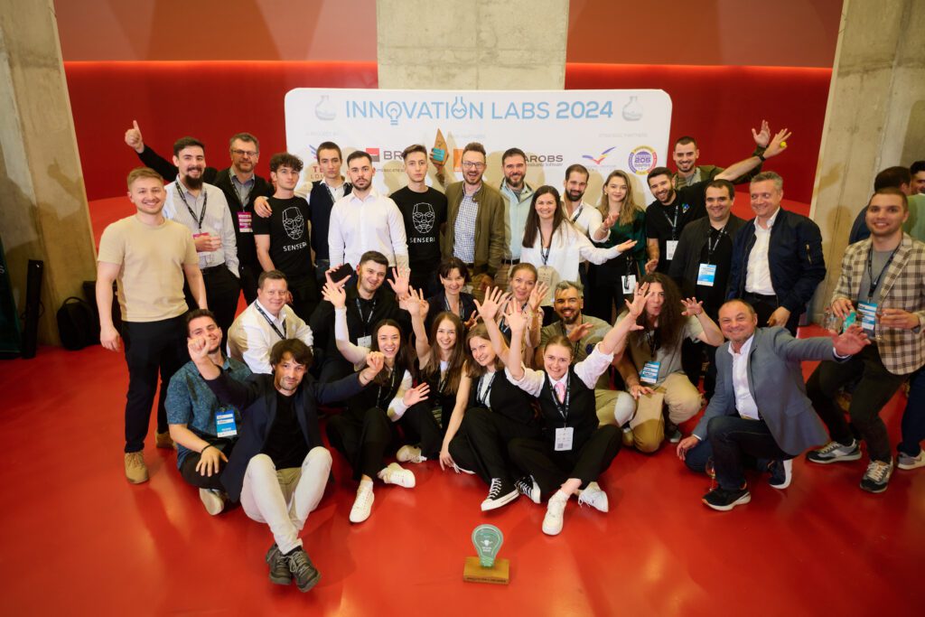 Echipa Rhythm Touch a dezvoltat o brățară menită să ajute persoanele cu deficiențe de auz să se bucure de muzică, spectacole și festivaluri, eliminând barierele în experiențele culturale pentru acestea. Aceasta este formată din Iulia Bara, Mărioara Mihali, Ioana Popa și Cătălina Rizel.