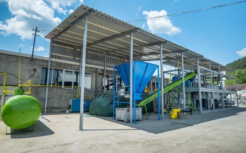 Președintele instituției Alin Tișe, a semnat cu câștigătorul licitației, Waste Powertech, contractul de proiectare și execuție a instalației de tratare prin dezintegrare moleculară pentru valorificarea energetică a deșeurilor municipale din județ.