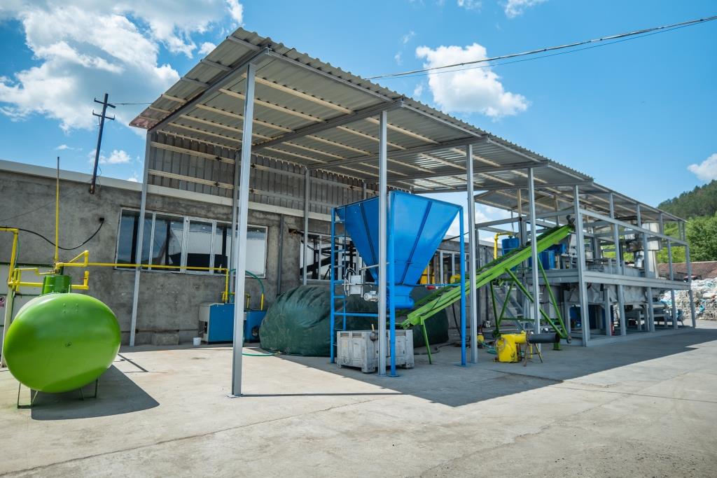 Președintele instituției Alin Tișe, a semnat cu câștigătorul licitației, Waste Powertech, contractul de proiectare și execuție a instalației de tratare prin dezintegrare moleculară pentru valorificarea energetică a deșeurilor municipale din județ.