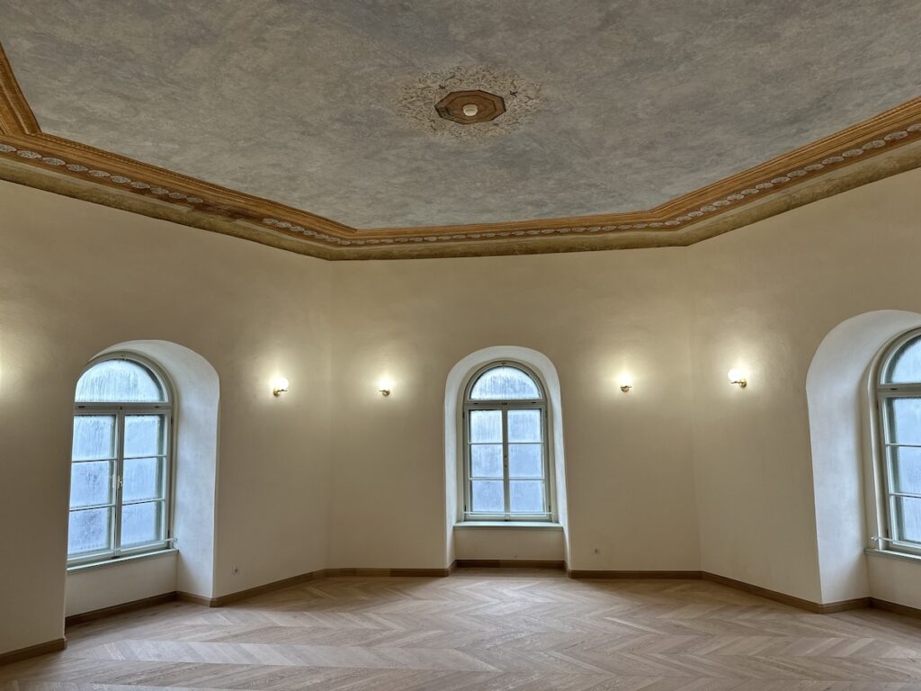 Acesta a durat șapte ani, având scopul de a transforma Castelul Rakoczi-Banffy din Gilău într-un centru cultural multifuncțional și o destinație turistică de excepție.