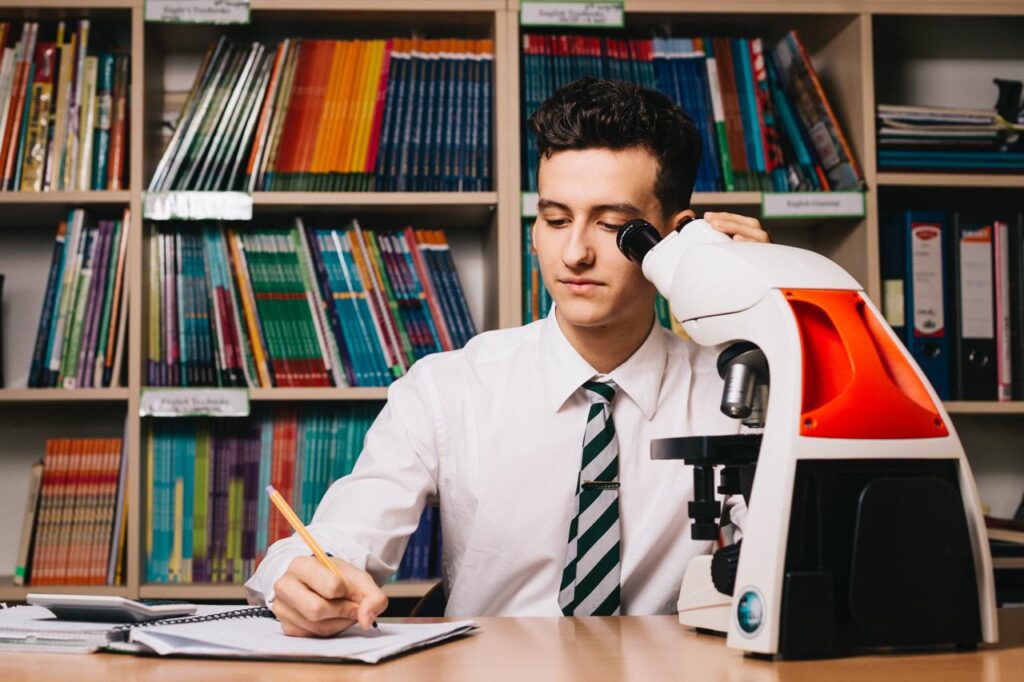 Transylvania College, școala internațională britanică din Cluj-Napoca, înființează, începând din anul școlar 2024-2025, o secție de liceu bilingvă, româno-engleză, cu profil umanist, specializarea științe sociale, potrivită pentru elevii români care doresc să susțină la finalul liceului examenul de bacalaureat românesc.