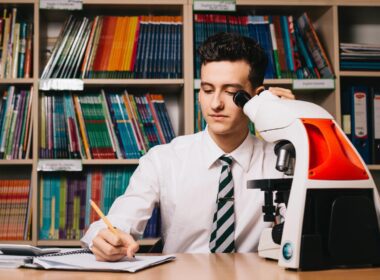 Transylvania College, școala internațională britanică din Cluj-Napoca, înființează, începând din anul școlar 2024-2025, o secție de liceu bilingvă, româno-engleză, cu profil umanist, specializarea științe sociale, potrivită pentru elevii români care doresc să susțină la finalul liceului examenul de bacalaureat românesc.