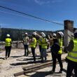 Oportunitatea de a face practică direct pe șantier este posibilă printr-un parteneriat între mediul universitar și grupul Iulius, compania care dezvoltă un proiect mixed-use de reconversie urbană de mare amploare pe fosta platformă a fabricii Carbochim.