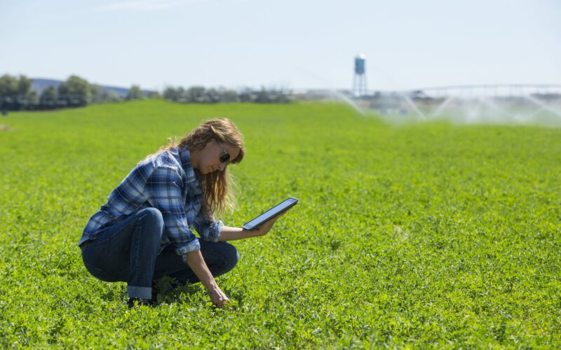 Aceste funcționalități se concentrează pe integrarea produselor biologice, în special stimulatorul și optimizatorul fotosintetic Utrisha N, în platformă, pentru a promova agricultura durabilă și pentru a eficientiza productivitatea.