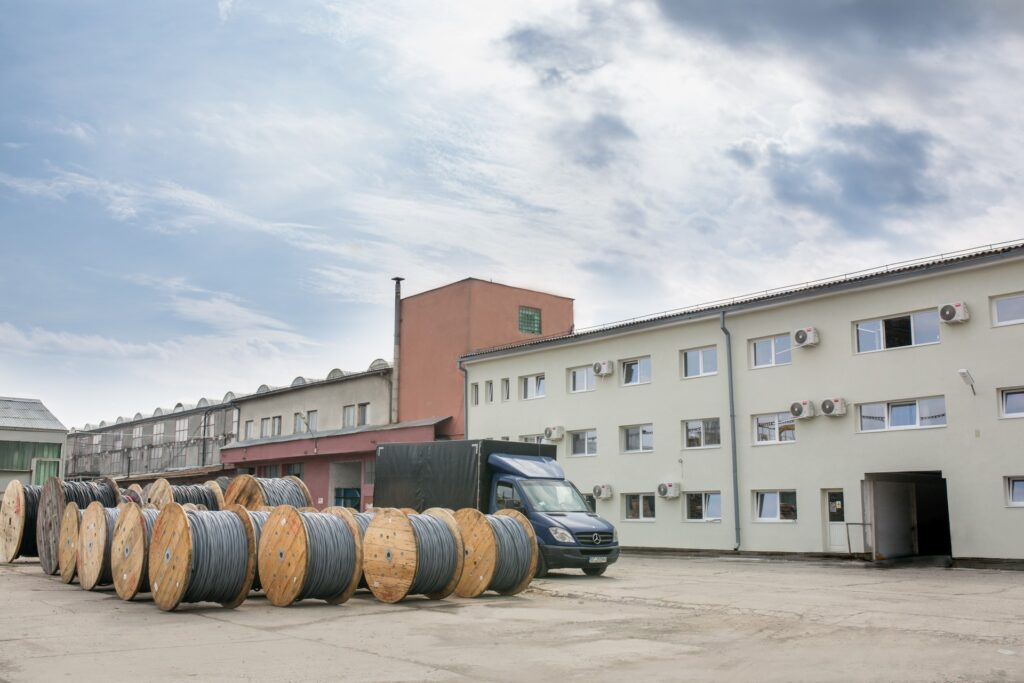Acțiunile producătorului de cabluri electrice Iproeb Bistrița au înregistrat o apreciere de 91,4% de la începutul anului 2024, potrivit casei de brokeraj Goldring Târgu Mureș.